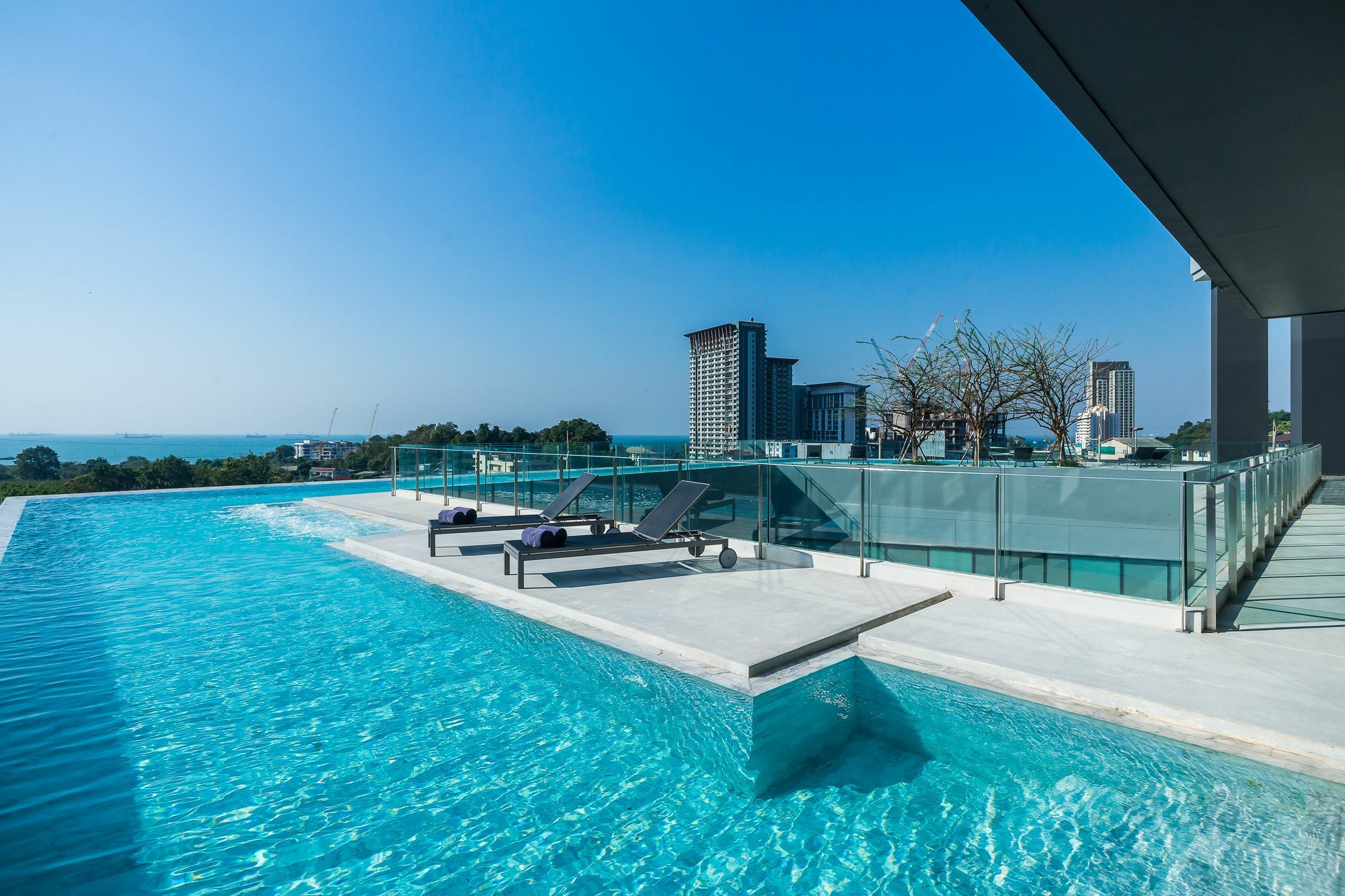 Arize Hotel Sri Racha Si Racha Exterior photo